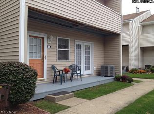 3960 Royal Liverpool Dr #B, Uniontown, OH 44685