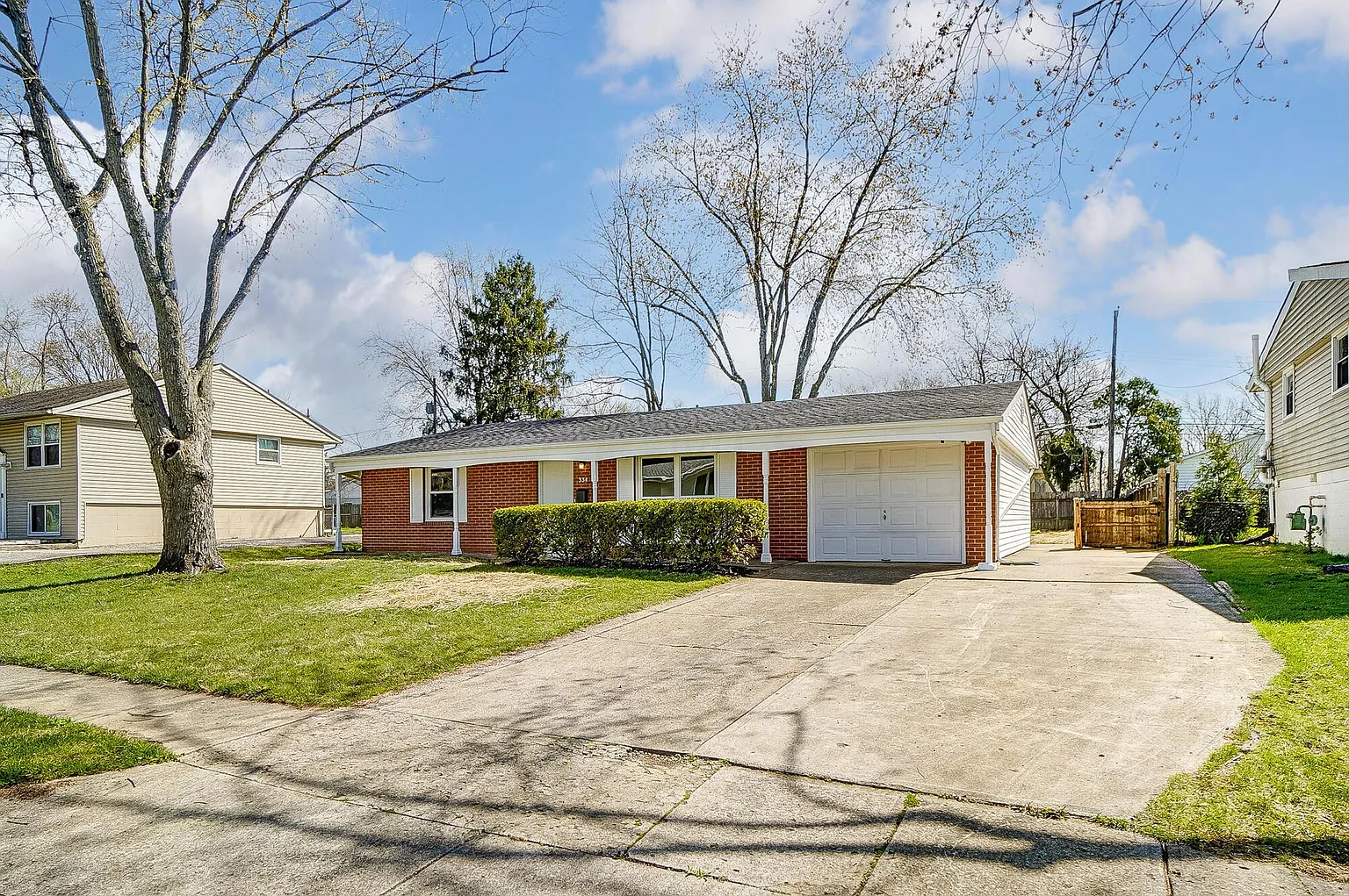 334 Regents Rd photo 1