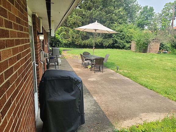 3rd image of 19 Boundbrook Dr