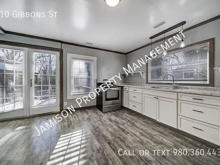 910 Gibbons St — Photo 6