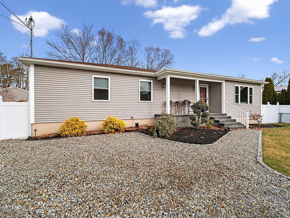 1st image of 1660 Joffre Road