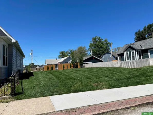 1312 S 11th St, Omaha, NE 68108