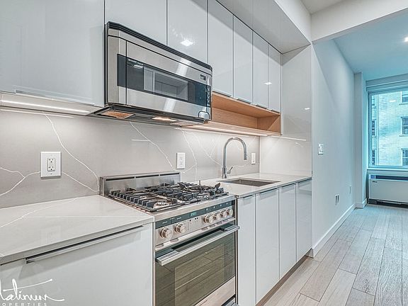 2nd image of 20 Broad St #1622