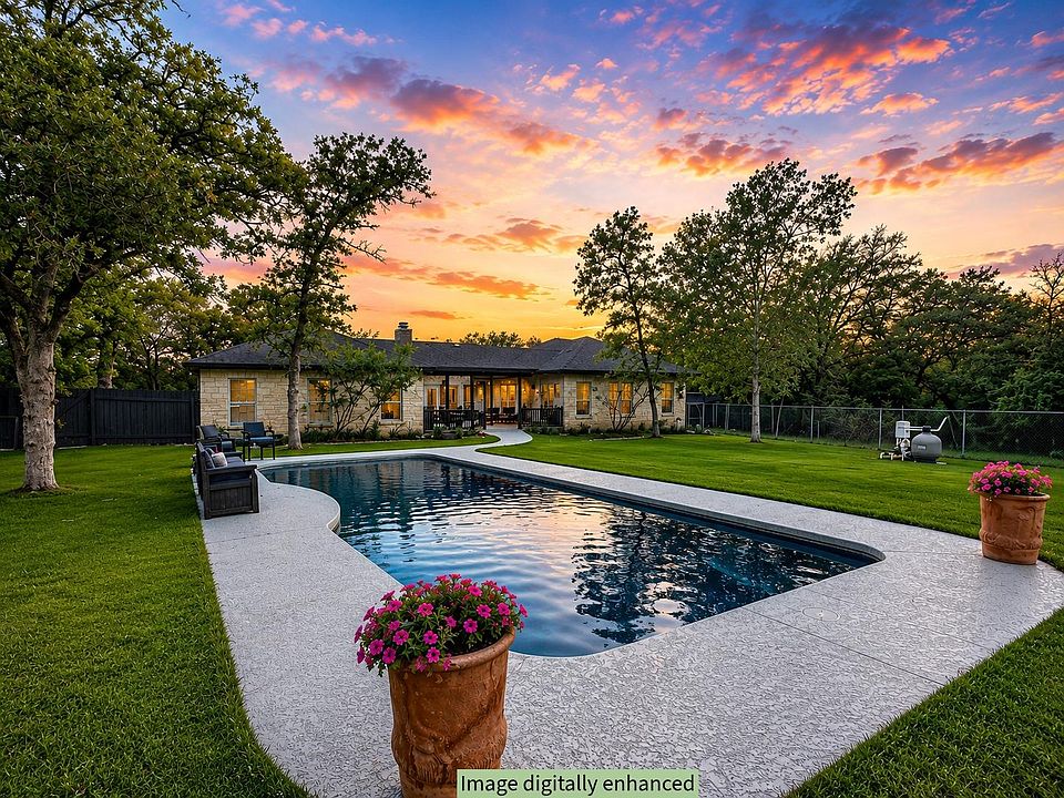 1st image of 368 Woodlands Dr