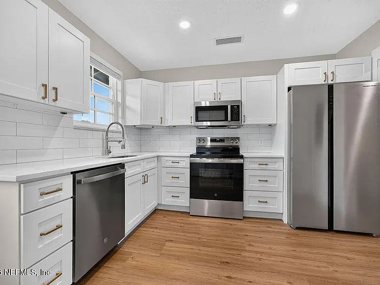 2247 Riverside Ave #6 — Photo 6