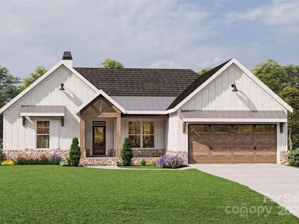 2102 Piper Ridge Dr, Lenoir, NC 28645