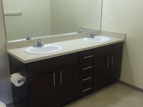 4th image of 975 NE Discovery Dr Unit 205