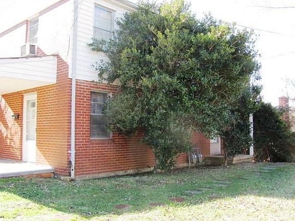 2nd image of 914 Spruce St #A
