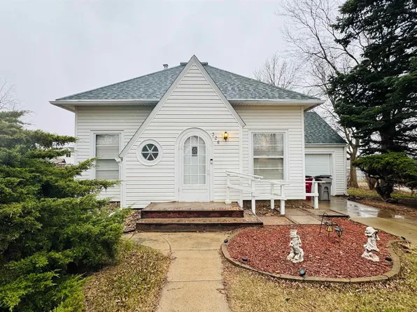 326 E Maple St, Lawton, IA 51030