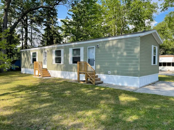 3528 Hickory Rd, Twin Lake, MI 49457