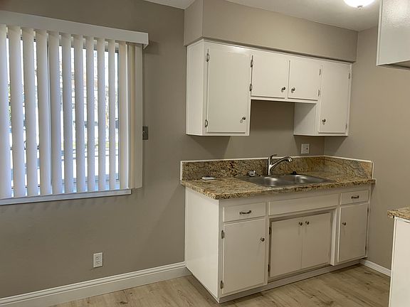 3rd image of 2208 H St APT 1