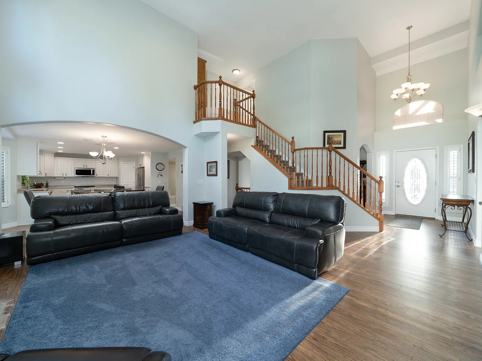 5 bed, 3.5 bath, 4053 sqft, $3,995 — Photo 3