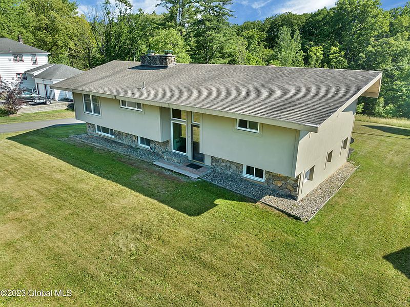 3rd image of 15 Fairlawn Ave