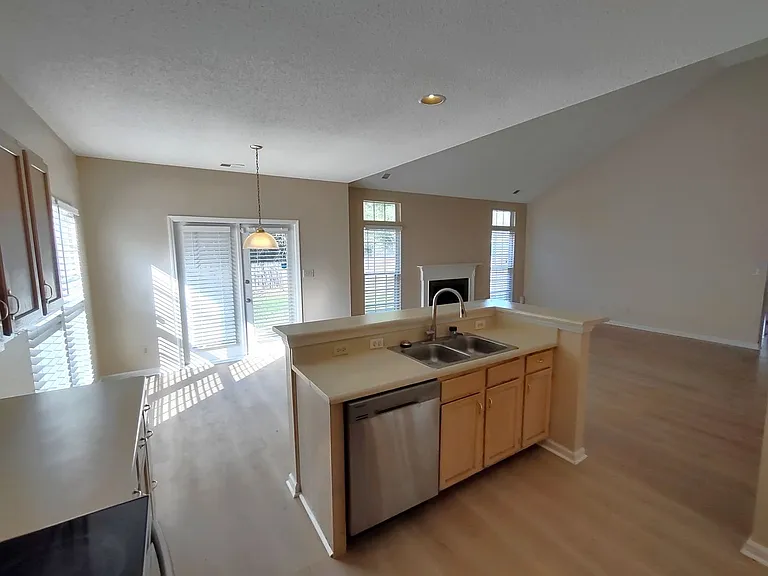 1111 Land Grant Rd — Photo 5