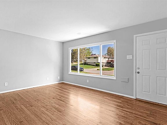 3rd image of 3667 Burbeck Dr