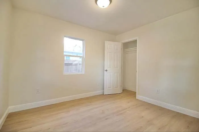 1346 N Safford Ave — Photo 9