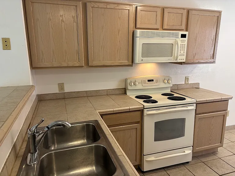 5675 N Camino Esplendora #2111 — Photo 2