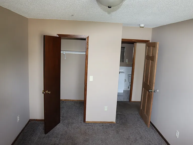 Pleasant Apartments — Photo 25
