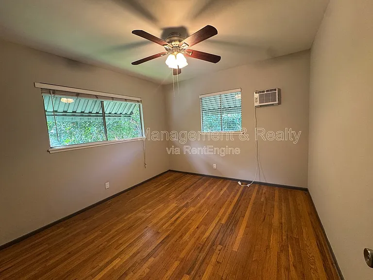 12157 Chandler Blvd #4 — Photo 16