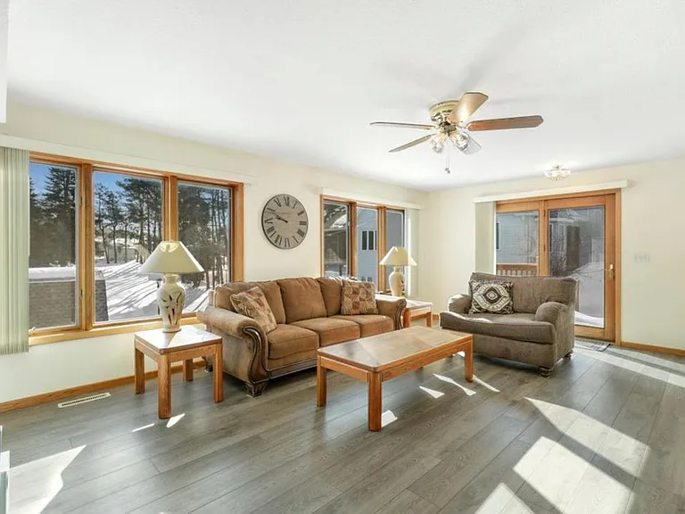 3617 Edward St NE — Photo 10