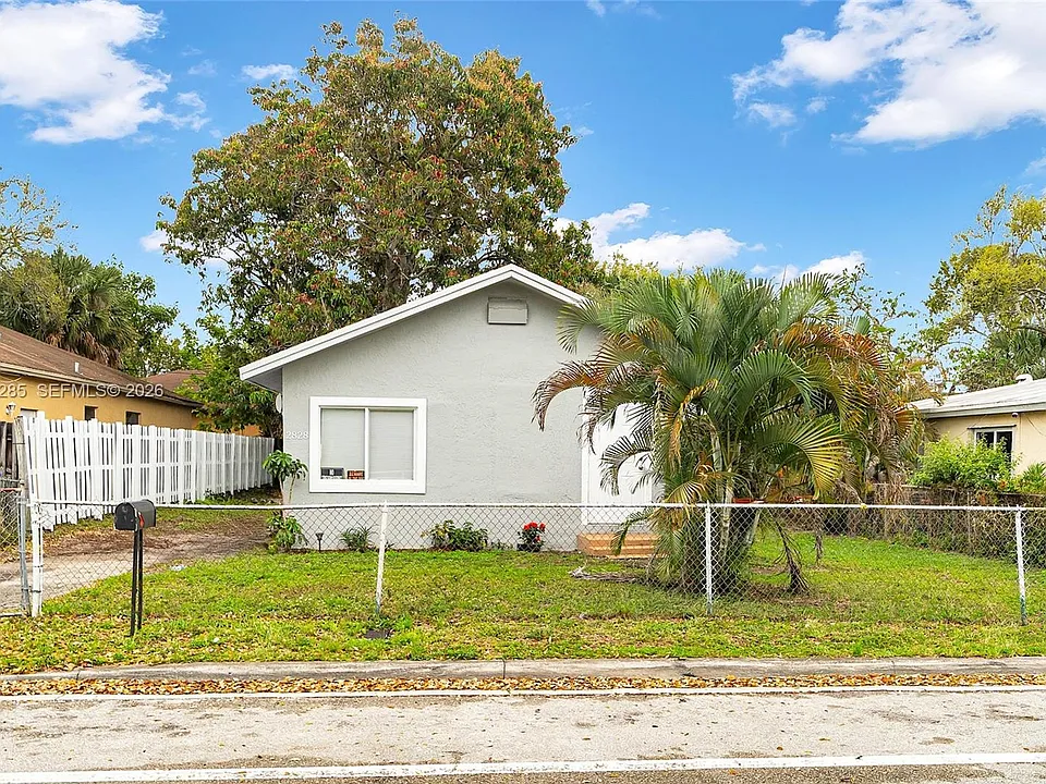 2828 NW 7th St