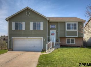 7352 N 76th St, Omaha, NE 68122