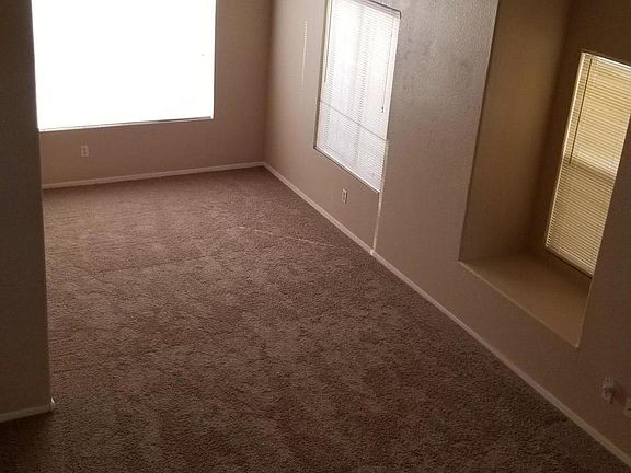 4th image of 910 N Bradley Dr