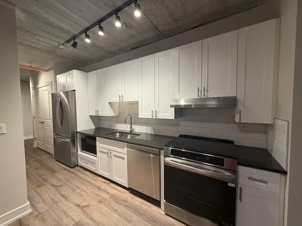 949 W Carmen Ave, Chicago, IL