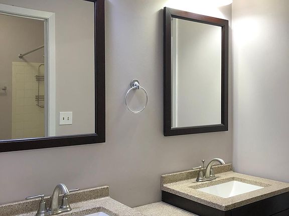 5th image of 415 Drake Cir