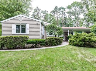 50 McCulloch Dr, Dix Hills, NY