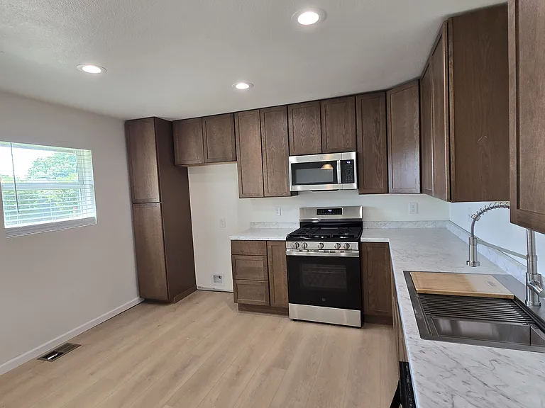 1305 Spring Creek Dr — Photo 4