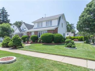 200 Rockaway Pkwy, Valley Stream, NY 11580