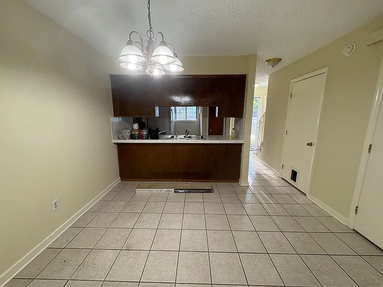 1461 Fisher Ln — Photo 3