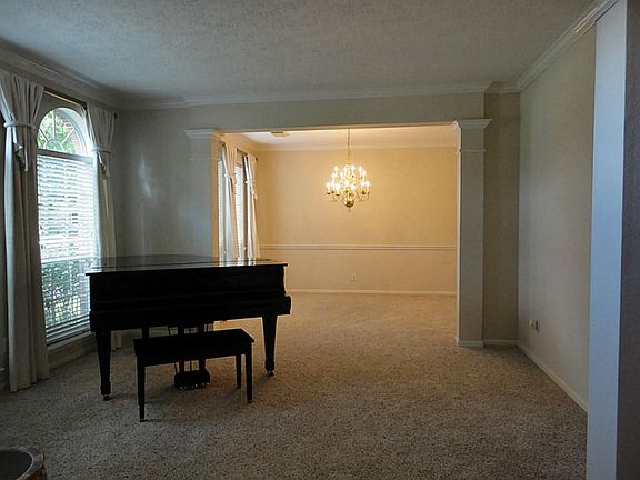 FORMAL LIVING AND DINNING