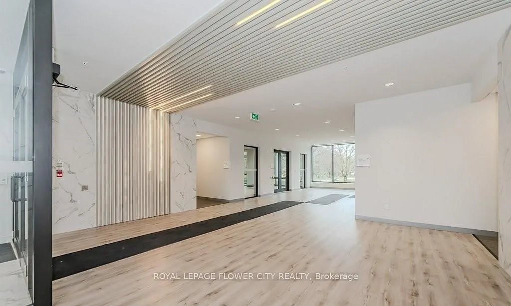 Spurline Condos — Photo 2