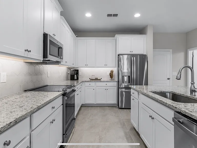 734 Rivington Ave — Photo 11