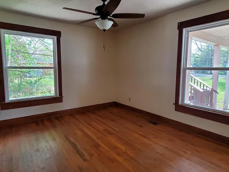 612 Gladstone St #B — Photo 8