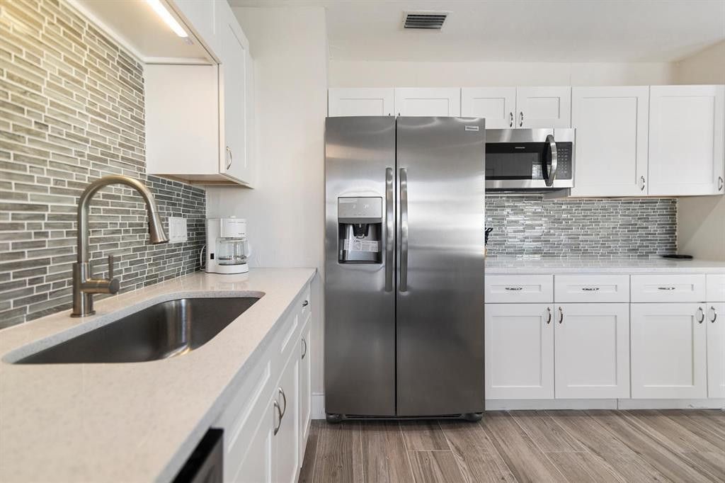 2501 NE 12TH Street, photo 2
