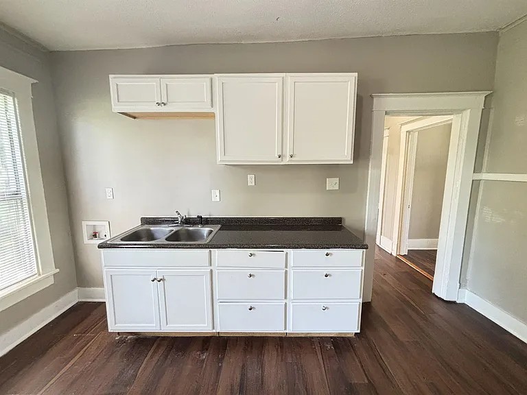 696 Decatur St — Photo 7