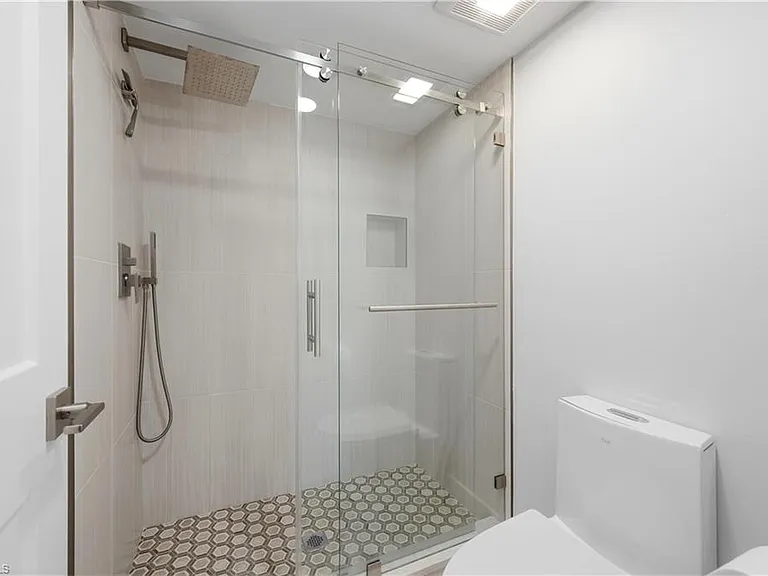 1330 Derbyshire Ct #E-101 — Photo 19