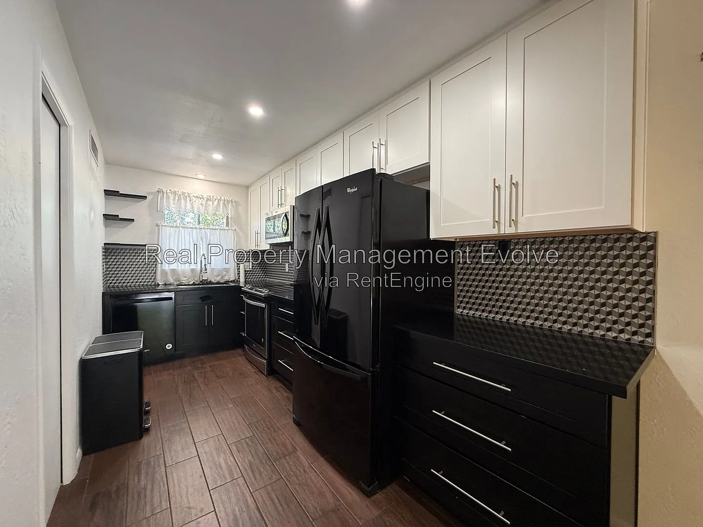 2 bed, 2.0 bath, 1009 sqft, $1,800 — Photo 3