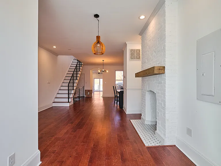 727 13th St NE — Photo 4