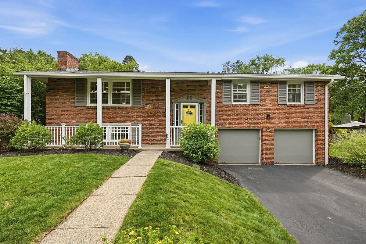 Charming 4 Bed, 3 Bath Single Family Home in Wexford, PA - Available 10/1 - $3900 — Photo 1