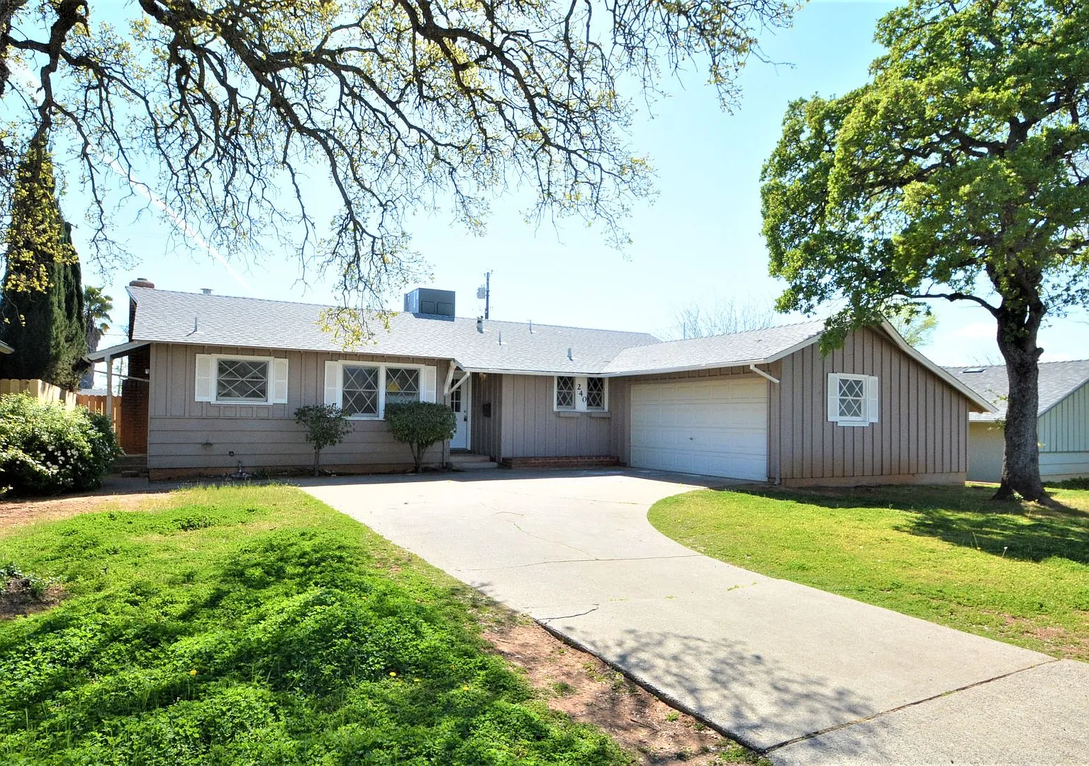 Charming 3 bedroom 2 bath Home in the Forward Addition — Photo 1