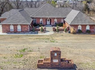 10601 Crystal Creek Dr, Mustang, OK 73064