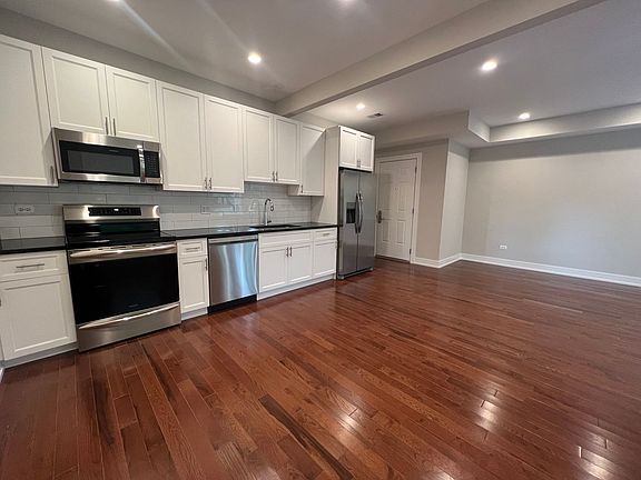 4th image of 4641-47 N Malden St #4643-1