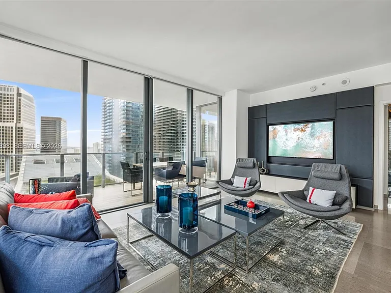 88 SW 7th St #2111 — Photo 13