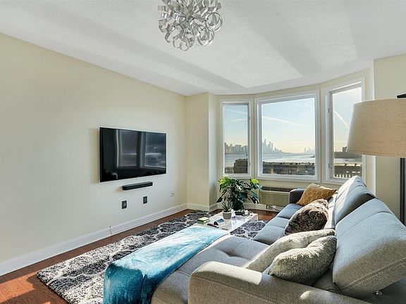 4th image of 6313 City Pl Unit 6313