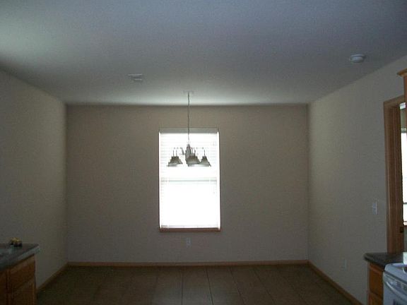 3rd image of 204 Jenee Dr