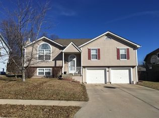 1209 NE Buttonwood Ave, Lees Summit, MO 64086